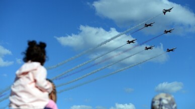 Türk Yıldızları ve SU-30 TEKNOFEST’te nefes kesti