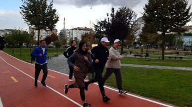 Zeytinburnu’nda yenilenen parklarda, ‘Sağlıklı Hayat Yürüyüşü’