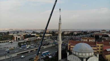 Avcılar’da depremde zarar gören caminin ikinci minaresinin sökümü başladı