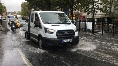 Beyoğlu’nda yollar göle döndü