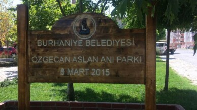 Burhaniye’de parklar yenileniyor