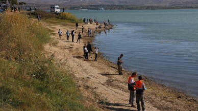 Büyükçekmece’de balıkçılar en büyük turna balığı için olta attı