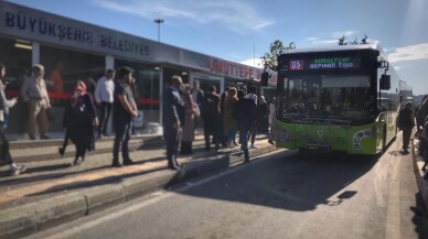 Büyükşehir, 12 ilçeden üniversite öğrencilerini kampüse ulaştırıyor