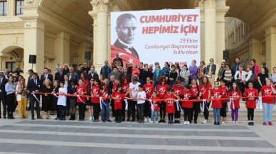 Cumhuriyet’in kurulmasında rol alan önemli isimler tuvale döküldü