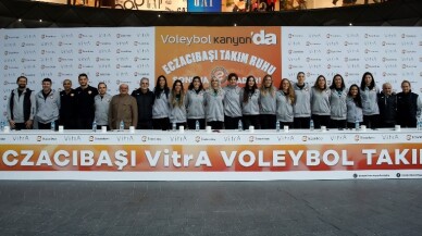 Eczacıbaşı VitrA, Kanyon’da voleybolseverlerle buluştu