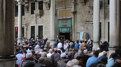 Eyüp Cami’nde binlerce kişi Mehmetçik için dua etti