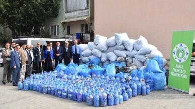 Gemlik Belediyesi 5 ton mavi kapak topladı