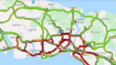 İstanbul’da yağmur trafiği felç etti