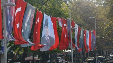 İzmit Türk bayrakları ile donatıldı