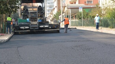 İzmit’te asfalt seferberliği hız kesmeden devam ediyor