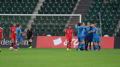 Kadınlar Avrupa Futbol Şampiyonası Elemeleri: Türkiye: 0 - Slovenya: 5 (İlk yarı)