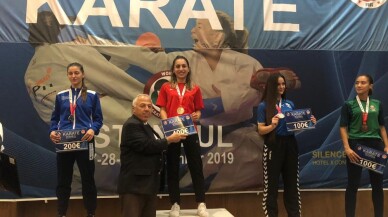 Kağıtsporlu sporcular karate turnuvasında madalyaları topladı