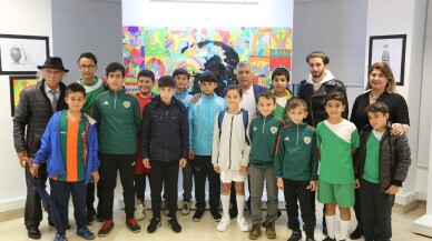 Maltepe’de minik futbolculardan resim sergisi