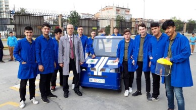 Meslek lisesi öğrencileri elektrikli araç üretti