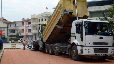 Osmangazi’de cadde ve sokaklar asfaltlanıyor