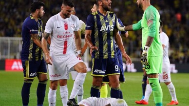 Süper Lig: Fenerbahçe: 0 - Antalyaspor: 1 (İlk yarı)