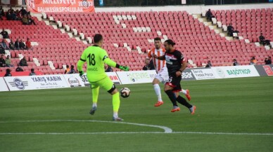 TFF 1. Lig: Balıkesirspor: 2- Adanaspor: 0 (İlk yarı sonucu)