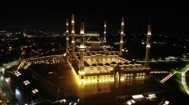 Vatandaşlar Mehmetçik için Çamlıca Camii’ne koştu