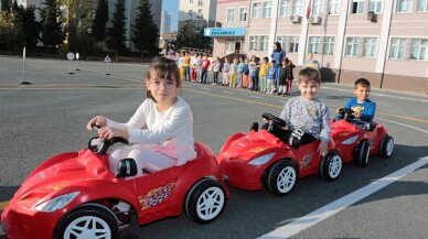 Ataşehir’de minik sürücüler trafik eğitiminde