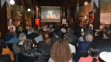 Atatürk Belgeseline İzmitliler’den yoğun ilgi