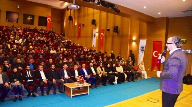 Dilovası’nda “Bilinçli aile, duyarlı gençlik” konferansı