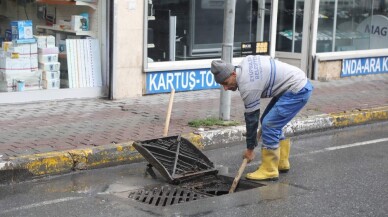 Eyüpsultan’da yağmur suyu kanalları temizleniyor