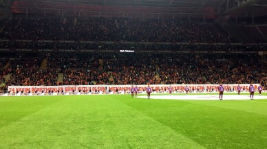 Galatasaray taraftarı Öğretmenler Günü’nü unutmadı