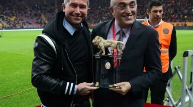 Harry Kewell’a plaket verildi