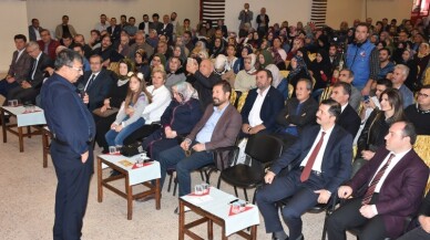 Hayati İnanç Sındırgı’da konferans verdi