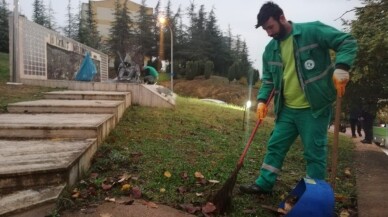 İzmit Belediyesi Şehitler Parkında bakım başlattı