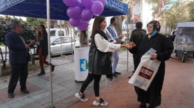 İzmit Belediyesi turuncu renk çınar rozeti dağıttı