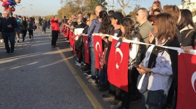 Kadıköy’de 6 buçuk kilometrelik Ata’ya Saygı zinciri