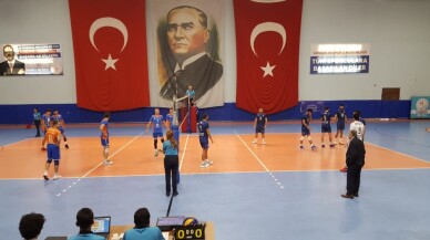 Kağıtspor voleybolda dolu dizgin