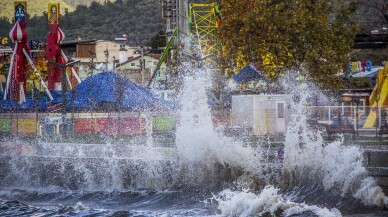 Lodos sebebiyle Edremit Körfezi’nde dev dalgalar oluştu