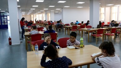 Minik maceracılar kütüphanede buluştu