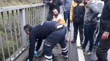 Motosikletliye arkadan çarptı, yaralı sürücüye yardım etmeden kaçtı