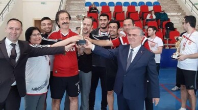 ‘Öğretmenler Günü Voleybol Turnuvası’ sona erdi