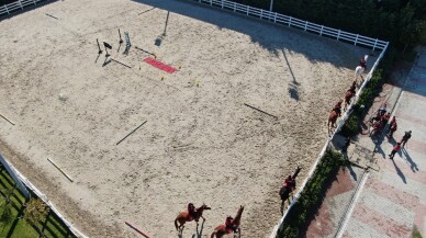 (Özel) Atlı polislerin nefes kesen eğitimi havadan görüntülendi