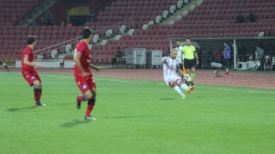 TFF 1. Lig: Balıkesirspor: 0 - Altınordu: 0 (İlk yarı)