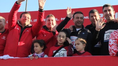 Vodafone 41. İstanbul Maratonu’na Beşiktaş Belediye Başkanı Akpolat da katıldı