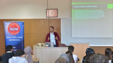 Yurt dışında eğitim, staj ve gönüllülük semineri SAÜ’de konuşuldu