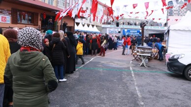 Bayrampaşa’da 6 ton hamsi dağıtıldı