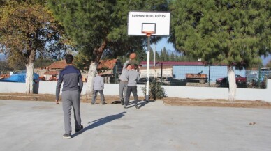 Burhaniye Belediyesi öğrencileri spora özendiriyor