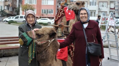 Bursa sokaklarına develer indi