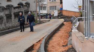 Çekirgeliler geniş kaldırımlarda yürüyecek