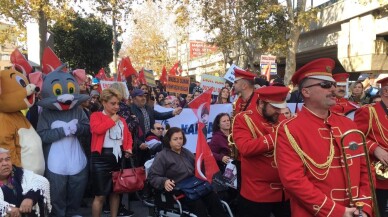 İşitme Engelliler Orkestrası çaldı, Onur Akın söyledi