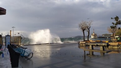 İstanbul’da şiddetli rüzgar nedeniyle bazı vapur seferleri iptal edildi