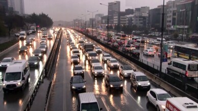 İstanbul’da yağmur hazırlıksız yakaladı