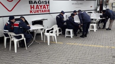 Jandarmadan Kızılay’a kan bağışı