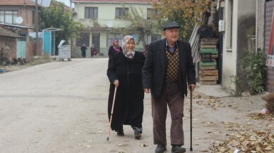 Köye diyetisyen geldi, zayıflamak isteyen kadınlar sıraya girdi